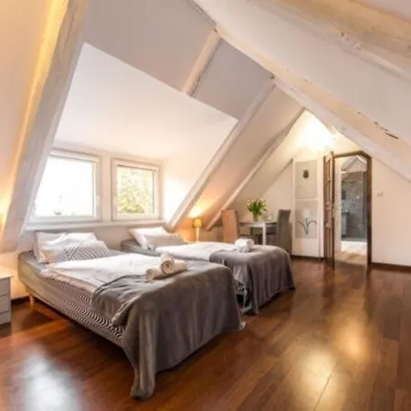 Large With Garden, 6 Bedrooms